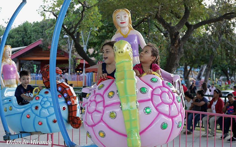 Familias disfrutaron el fin de semana en centros de diversión capitalinos