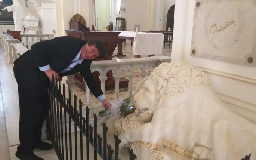 Escritor Adam Feinsten visitó la ciudad de León