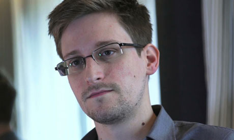 ONG: El MI-6 británico trata de localizar a Snowden en Moscú