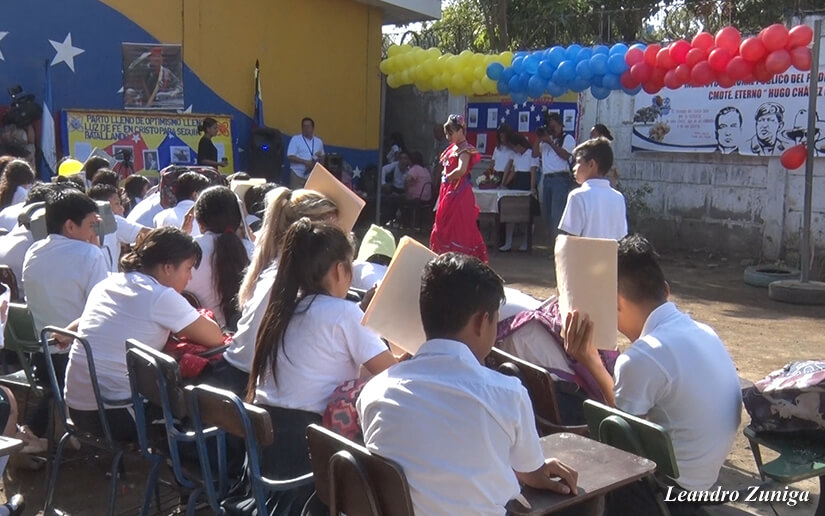 Estudiantes del Instituto Hugo Chávez honran legado del Comandante Eterno