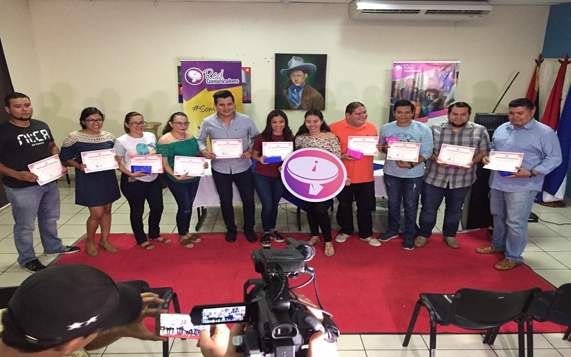 Reconocimiento al talento joven por su destacada labor en la comunicación  