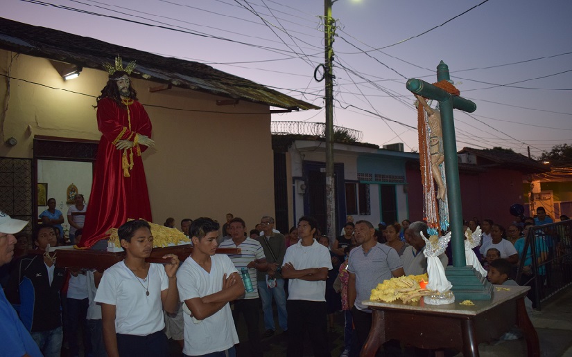 Granadinos asisten al primer viacrucis de cuaresma