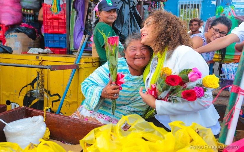  Alcaldesa de Managua visita a mujeres comerciantes del mercado Oriental