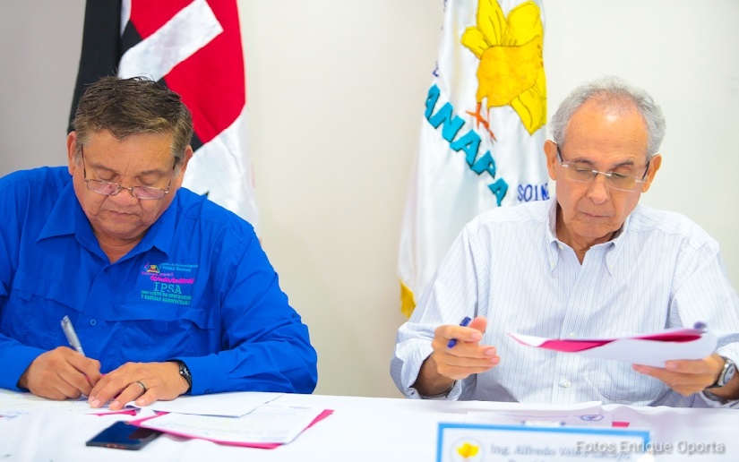 Ipsa y Anapa firman convenio para fortalecer el programa nacional avícola