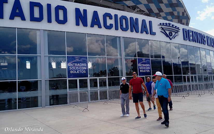 Selección de béisbol de Puerto Rico deslumbrada con nuestro estadio nacional