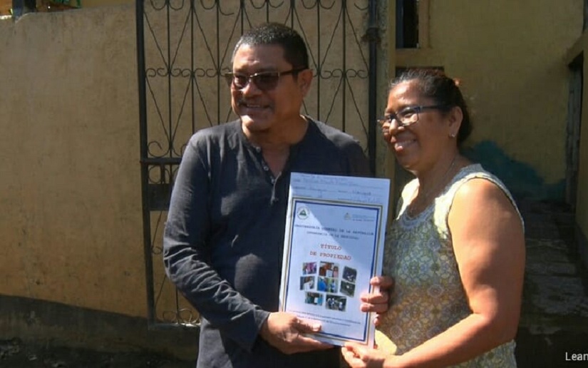 Procuraduría General de la República entrega títulos de propiedad en el distrito VII de Managua