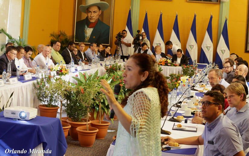Nicaragua presenta al cuerpo diplomático mapas de padecimientos de salud y acciones sobre el cambio climático