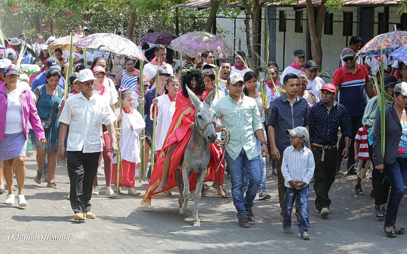 Con la procesión de Jesús del Triunfo, el pueblo católico de León Viejo inició Semana Santa