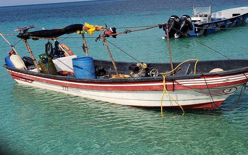 Fuerza Naval retiene embarcación por pesca ilegal de pepino de mar en Corn Island