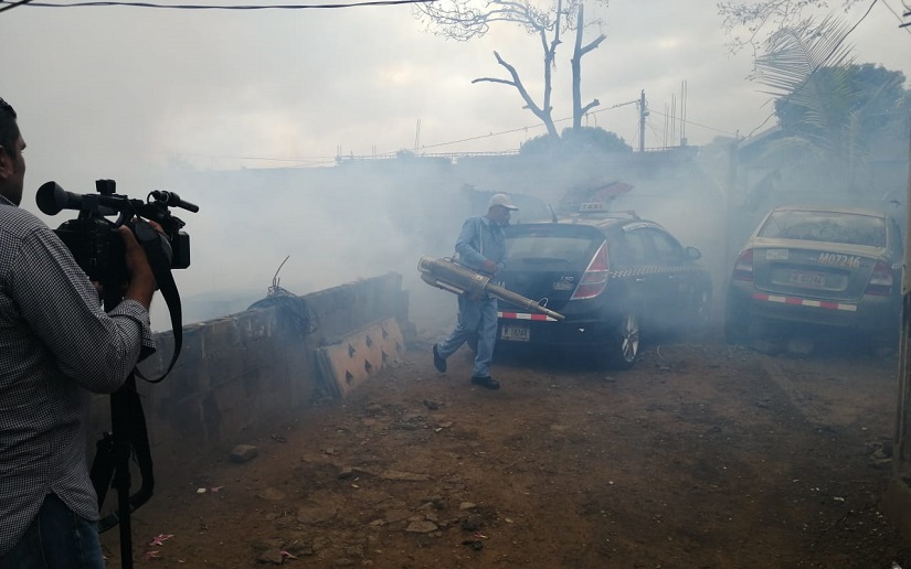 Ministerio de Salud fumiga barrio Carlos Núñez en el distrito I de Managua