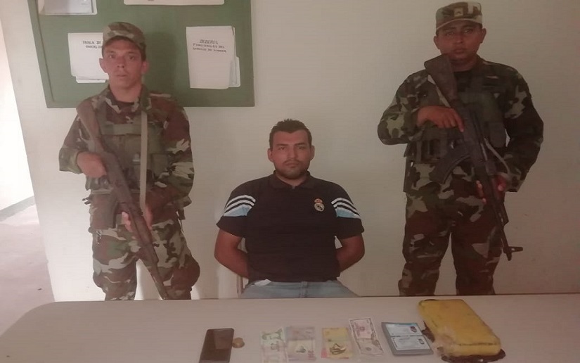 Ejército de Nicaragua retiene a ciudadano que transportaba 1,143 gramos de cocaína