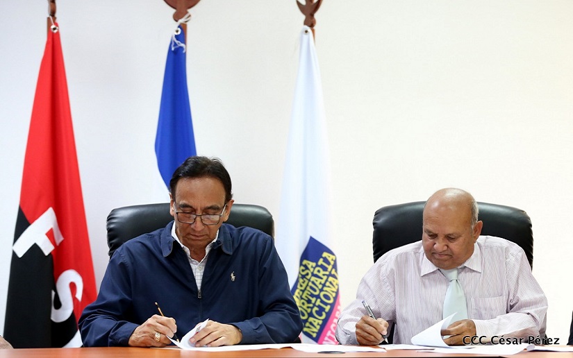 EPN realiza firma de memorando de entendimiento para construcción de hotel en Puerto Salvador Allende con capital hindú