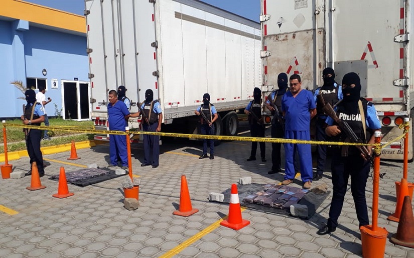 Policía Nacional detiene a dos guatemaltecos por transportar cocaína en furgones