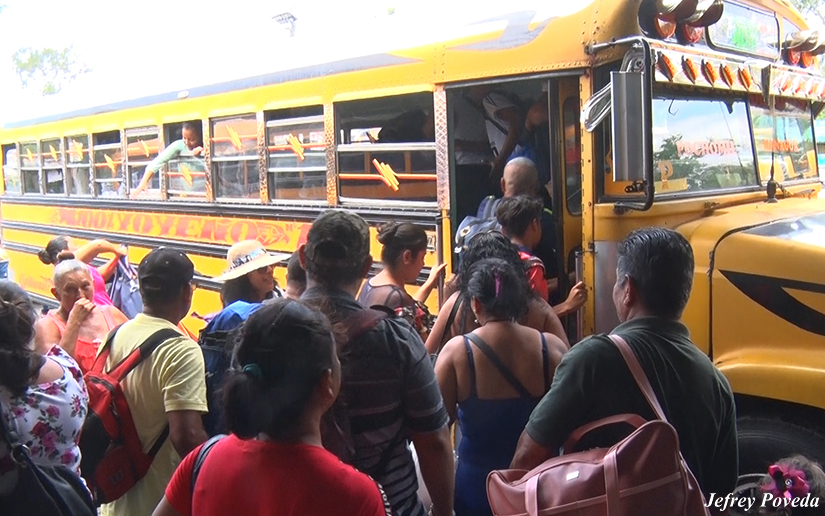 Terminales de buses abarrotadas de nicaragüenses que buscan vacacionar en Semana Santa