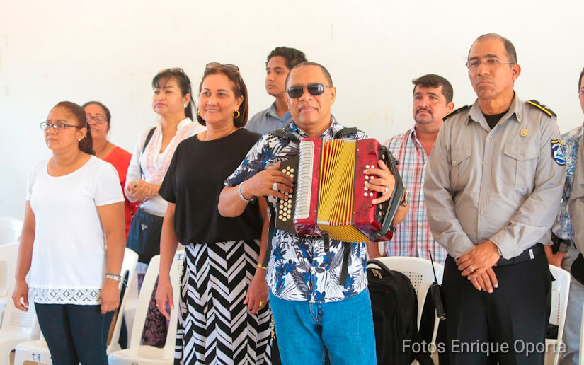 Presos de Tipitapa reciben al cantante cristiano Bolañitos