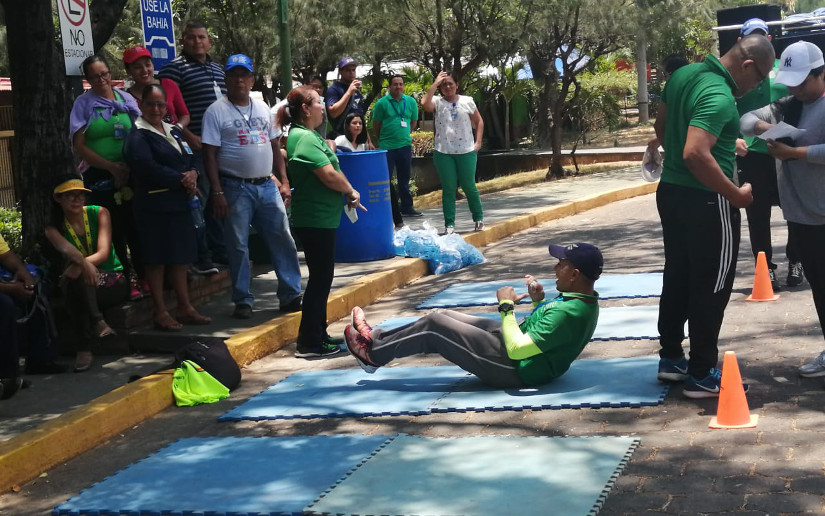 Docentes y estudiantes de la UNAN-Managua rinden homenaje a Roberto González
