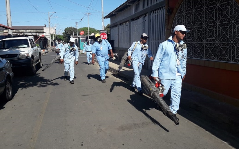 Minsa fumiga viviendas del barrio San José en el distrito II de Managua