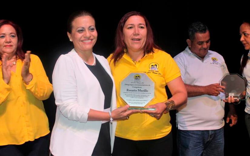 Ministra de la Familia recibe reconocimiento del Movimiento Infantil Luis Alfonso Velásquez Flores