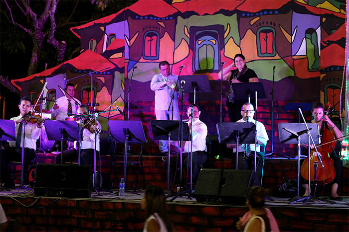 Camerata Bach deleita a familias nicaragüenses con villancicos y sones de pascua