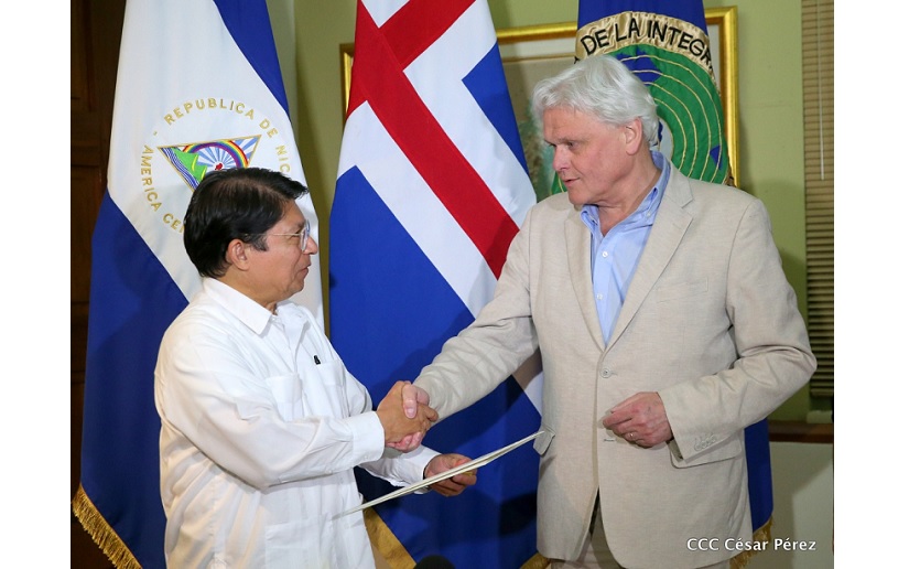 Embajadores de Islandia y Benin presentan Copias de Estilo al canciller de Nicaragua