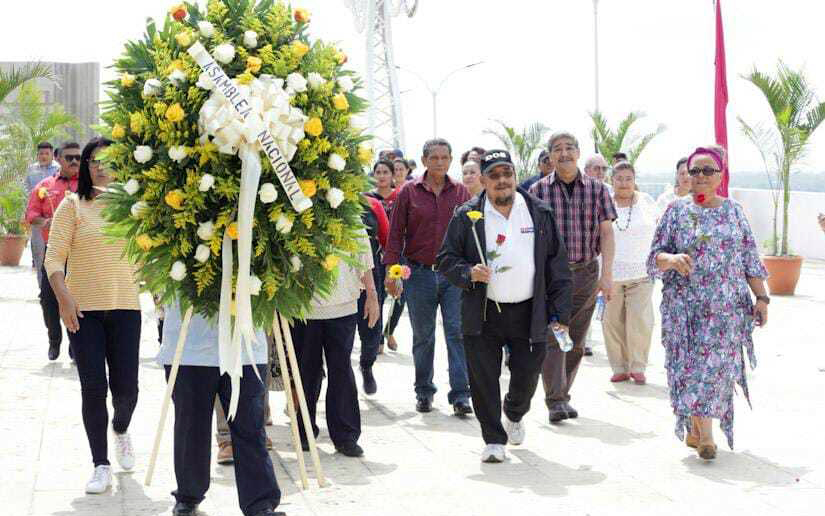 Asamblea Nacional y Cancillería entregan ofrendas florales a Sandino