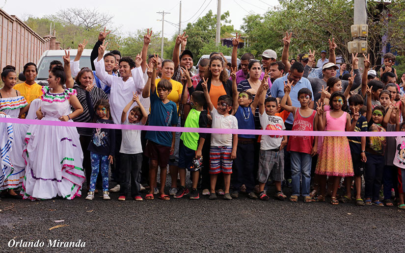 Alcaldesa de Managua inaugura calles en barrio Comandante Aureliano
