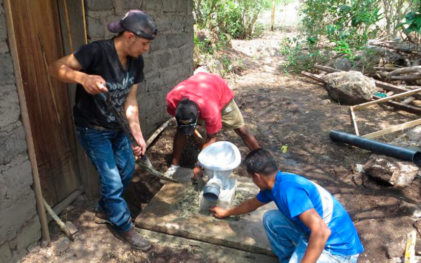 Instalan inodoros ecológicos en la comunidad garífuna La Fe