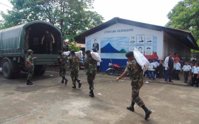 Brigada de Infantería Mecanizada participa en traslado de Merienda Escolar