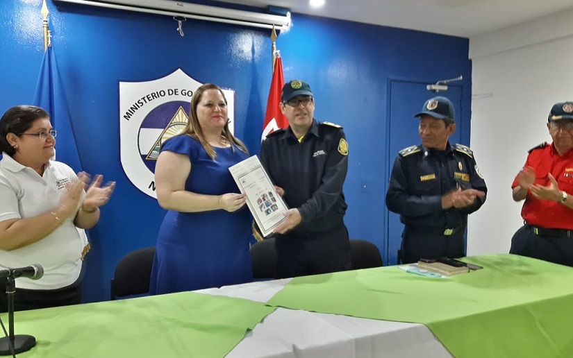 Asociación Civil Cuerpo de Bomberos Voluntarios recibe título de propiedad de su filial en Granada