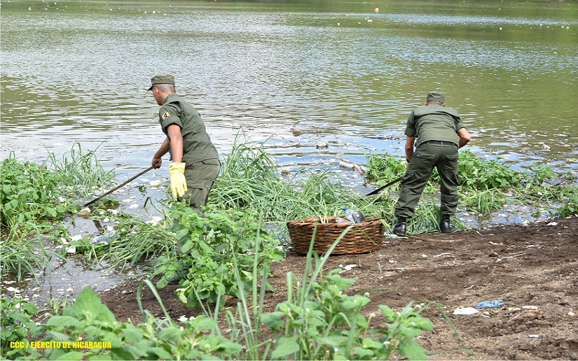 Ejército de Nicaragua participó en jornada ecológica en la laguna de Tiscapa