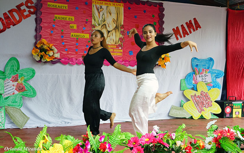 Comunidad estudiantil de Chiquilistagua celebra a la madre nicaragüense