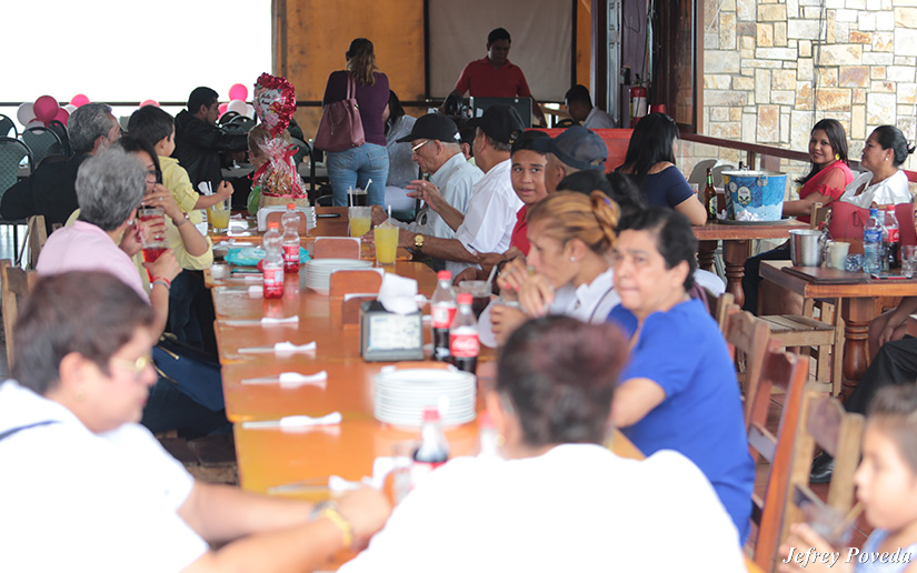 Bares, restaurantes y quioscos del Puerto Salvador Allende festejan a la Madre Nicaragüense