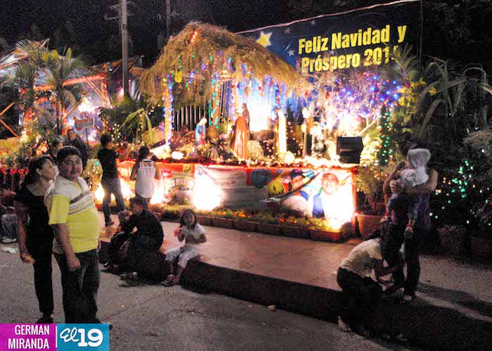 Familias disfrutan noches de diciembre en Avenida Bolívar  