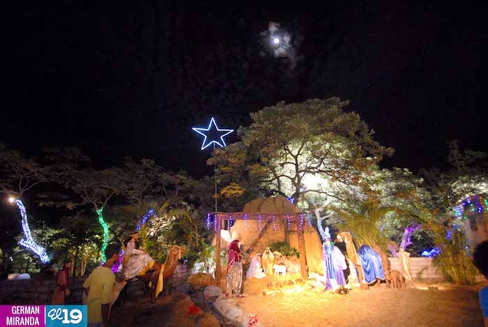 Familias disfrutan noches de diciembre en Avenida Bolívar  