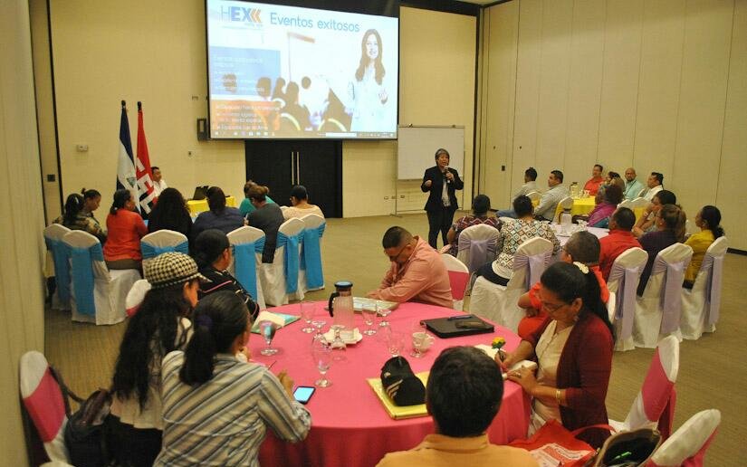 Directores y subdirectores se capacitan para fortalecer pedagogía en los colegios