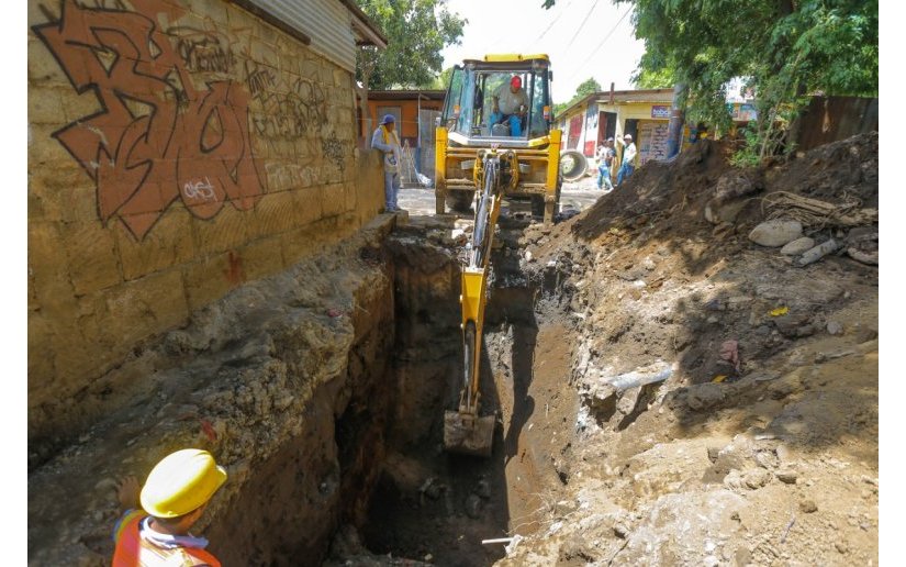Inician obras de drenaje pluvial en barrio Los Ángeles