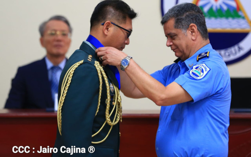 Policía Nacional condecora a Agregado de Defensa de Taiwán en Nicaragua