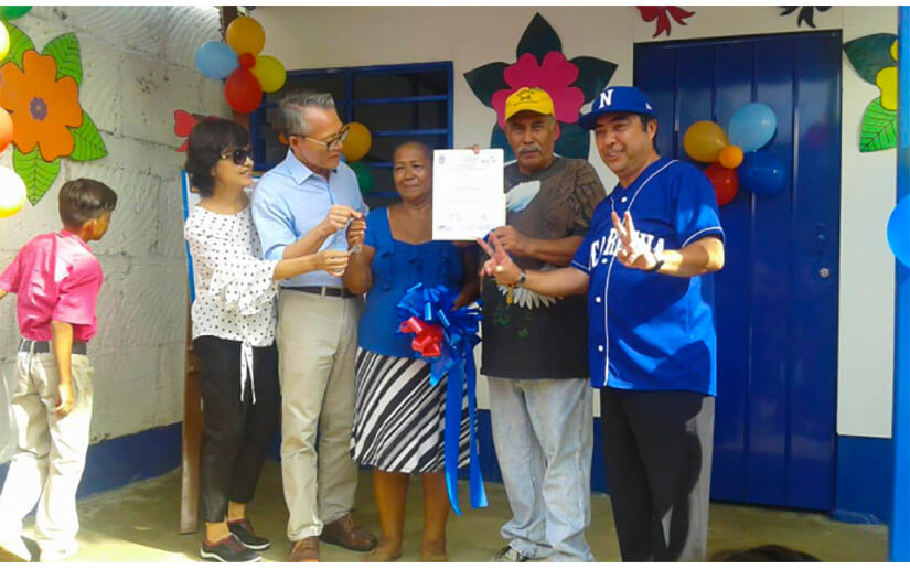 Familia del barrio Georgino Andrade celebra la entrega de su vivienda digna
