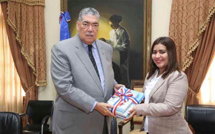 Embajadora de Nicaragua en República Dominicana realiza visita de cortesía al ministro Miguel Mejía