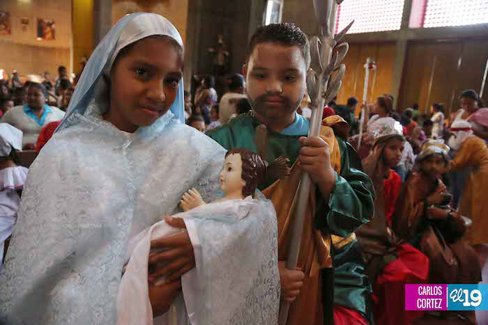 Familias participan en último día del novenario al Niño Dios