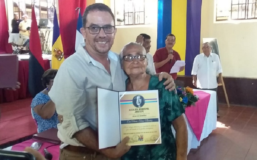Entregan orden Arlen Siu Bermúdez a mujeres destacadas de Jinotepe   