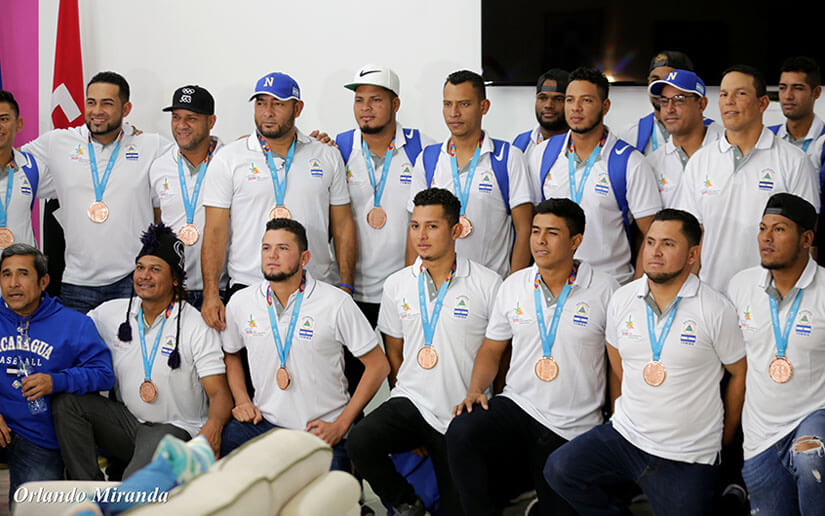 Llega al país Selección Nacional de Béisbol tras ganar medalla de bronce en los Juegos Panamericanos Lima 2019