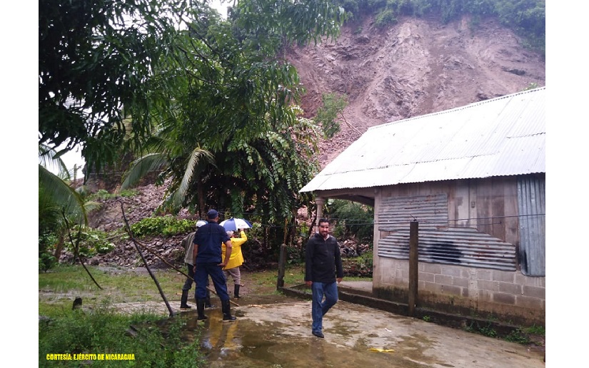 Fuerza Naval realiza evacuación de familias afectadas por lluvias en el municipio de El Rama