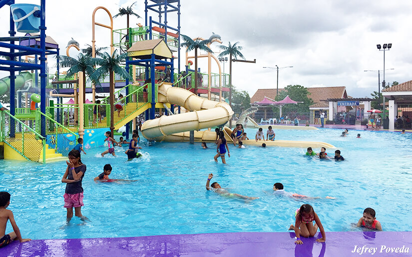(+Fotos) Familias disfrutaron este domingo las refrescantes aguas del Parque Acuático de Managua