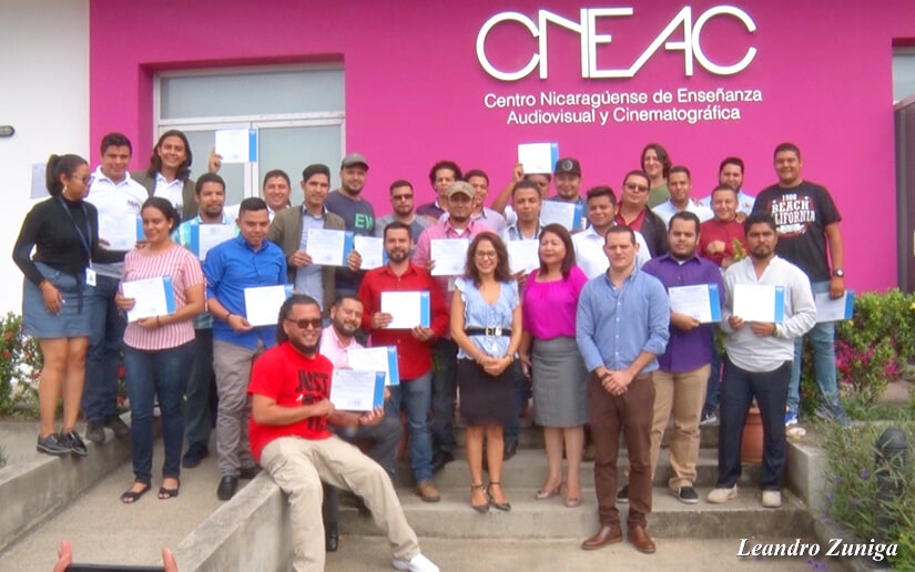 Editores de medios de comunicación en Nicaragua reciben certificado de reconocimiento profesional