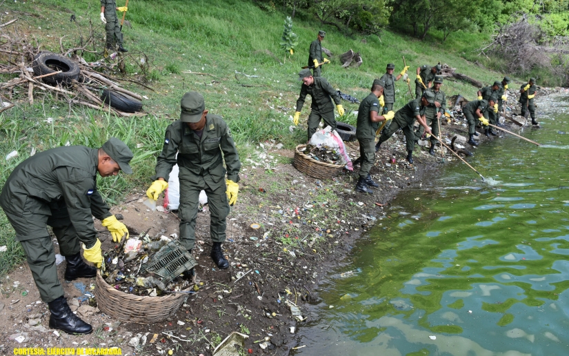 Ejército Nicaragua participa en jornada ecológica en la Laguna de Tiscapa
