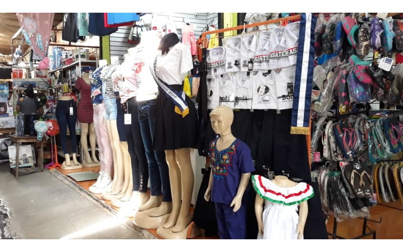 Uniformes y trajes folclóricos a bajos precios en mercado Israel Lewites