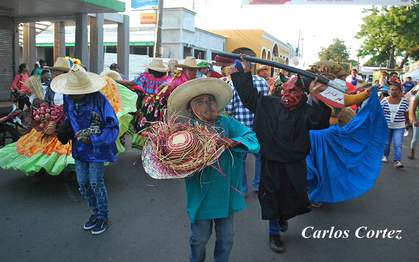 Torovenado El Malinche recorre las calles de Masaya