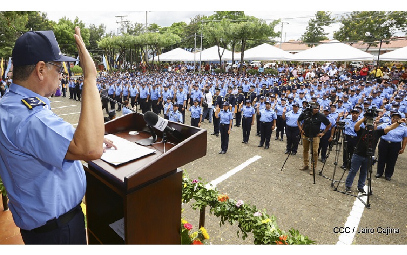 Ascensos en grados para 442 oficiales de la Policía Nacional