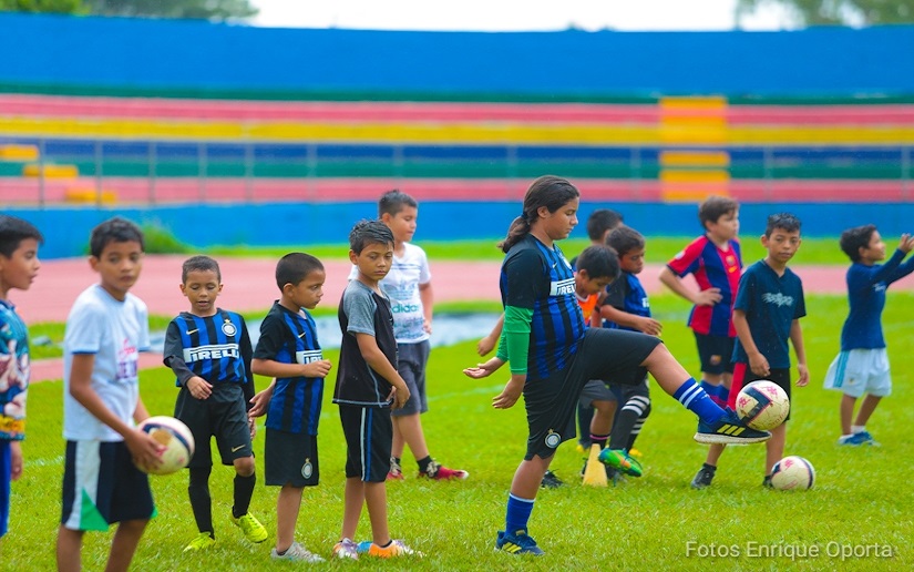 Equipo Inter de Milán entrena a niños de Nicaragua 